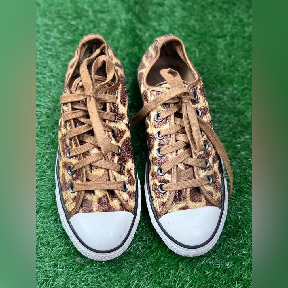 Converse Women’s Leopard‎ Print Shoes Size 5.5